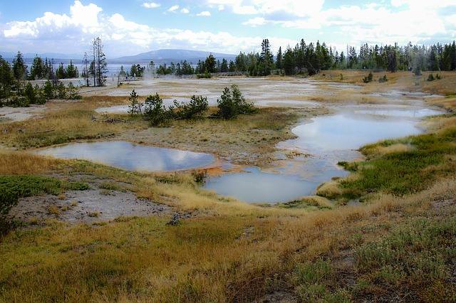 yellowstone-national-park-219441_640