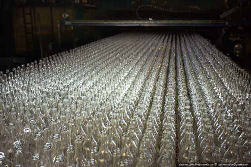 Процесс производства стеклянных бутылок (26 фото + видео)