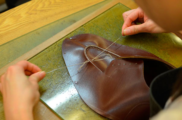 Сшивание частей верха обуви