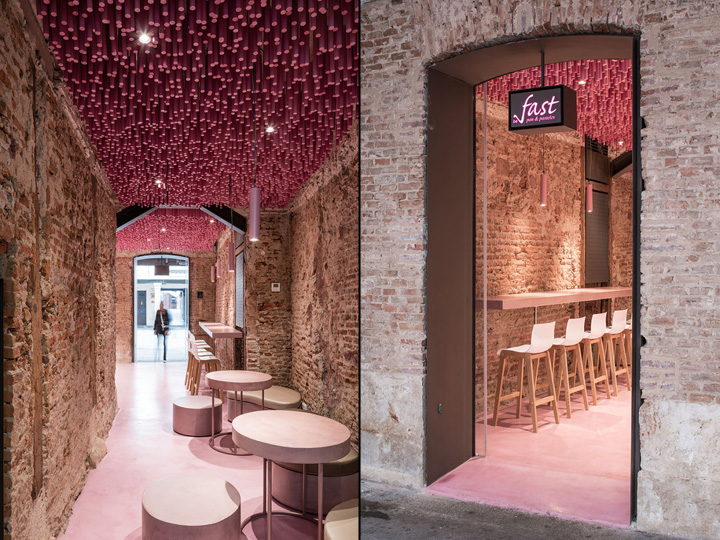 Оригинальный дизайн мебели нежно-розового цвета в интерьере кафе-кондитерской