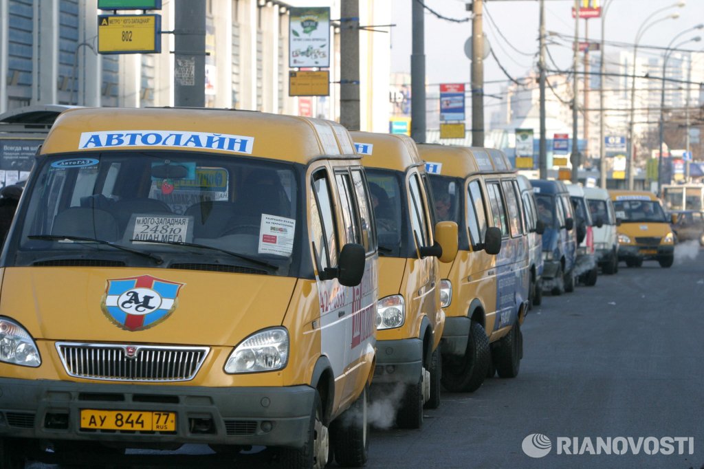 Может ли такси останавливаться на остановке автобуса