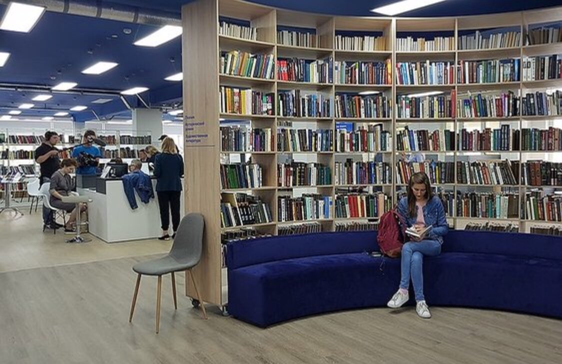 Новая библиотека в москве. Библиотека Анны Ахматовой. Библиотека им Ахматовой Москва. Смарт библиотека имени Ахматовой. Библиотека Ахматовой читальный зал.