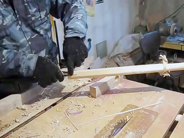 Как сделать черенок для лопаты с помощью электродрели
