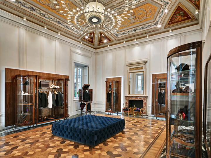 Красивый интерьер ателье по пошиву мужской одежды на заказ Dolce & Gabbana в Милане