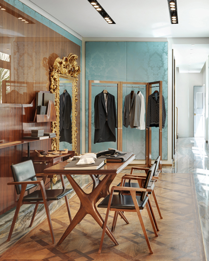 Прекрасный интерьер ателье по пошиву мужской одежды на заказ Dolce & Gabbana в Милане