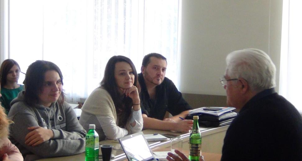 слушатели программ Международного бакалавриата Международной школы бизнеса на тренинге Юрия Погребщикова